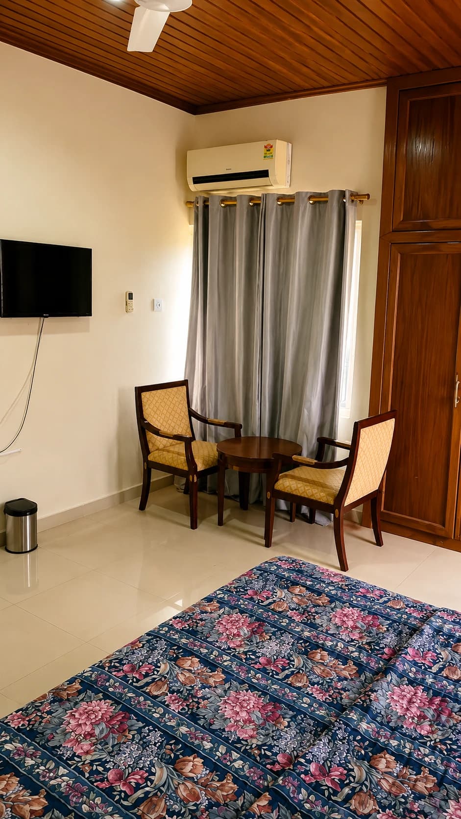 Guest room interior